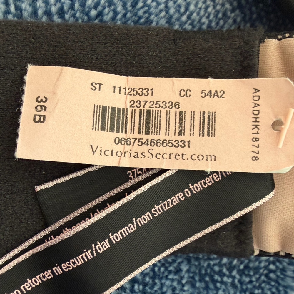Victoria Secret Bombshell Bra. - Picture 2 of 5